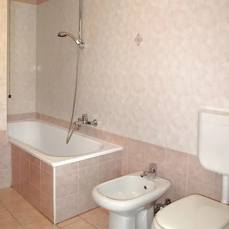 Res. Vigna Del Lago 125s دونغو